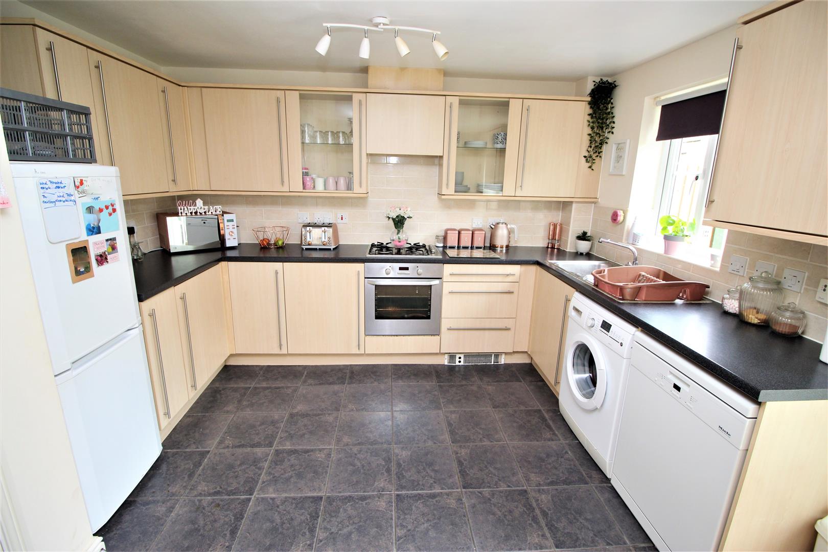 3 bed property in Horsecroft Way, Purley on Thames